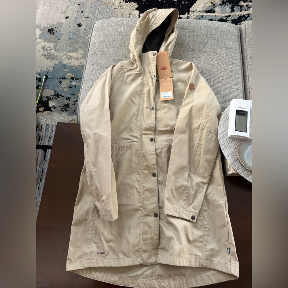 Fjallraven Karla Lite Women’s Beige Hooded Raincoat Trenchcoat Size Small